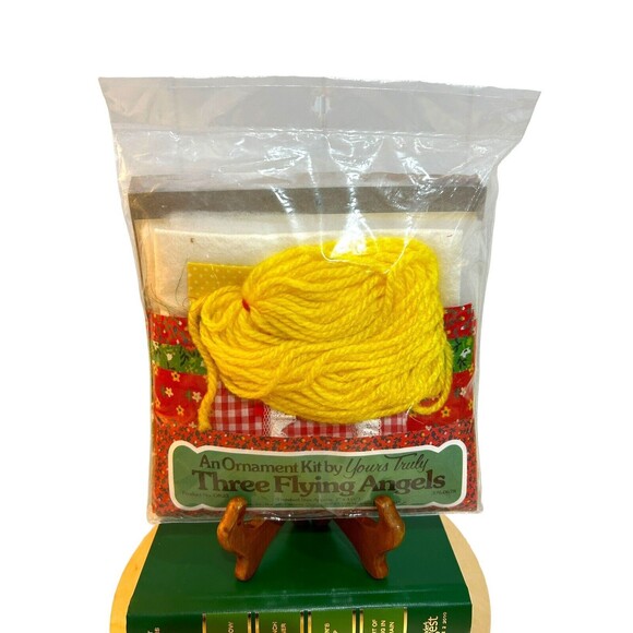 Vtg 70s Christmas Fabric Ornament Kit Three Flying Angels by Yours Truly - Picture 3 of 5